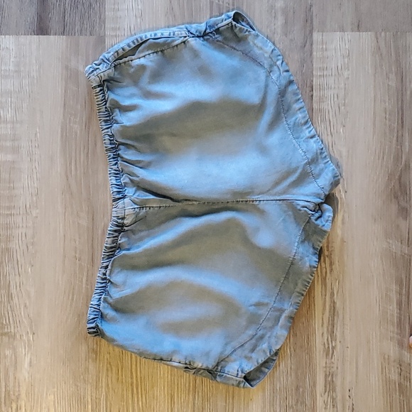 Mossimo Shorts - Picture 3 of 3